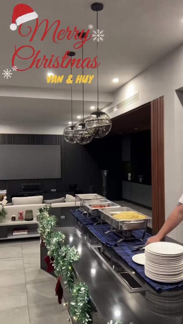 Choáng với tổ ấm của Ngô Thanh Vân và Huy Trần: Rộng 150m2, phòng khách đủ mở đại tiệc-3