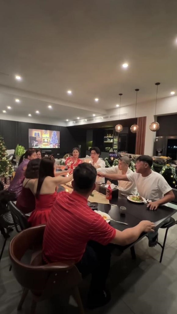 Choáng với tổ ấm của Ngô Thanh Vân và Huy Trần: Rộng 150m2, phòng khách đủ mở đại tiệc-5