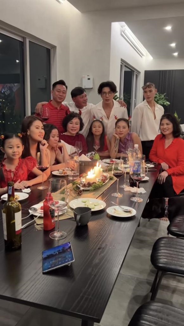 Choáng với tổ ấm của Ngô Thanh Vân và Huy Trần: Rộng 150m2, phòng khách đủ mở đại tiệc-6