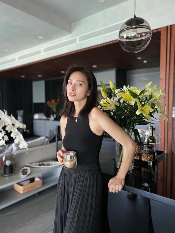 Choáng với tổ ấm của Ngô Thanh Vân và Huy Trần: Rộng 150m2, phòng khách đủ mở đại tiệc-9