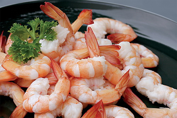 Giàu như Phạm Hương vẫn cho con trai mặc lại đồ cũ trong ngày sinh nhật-6