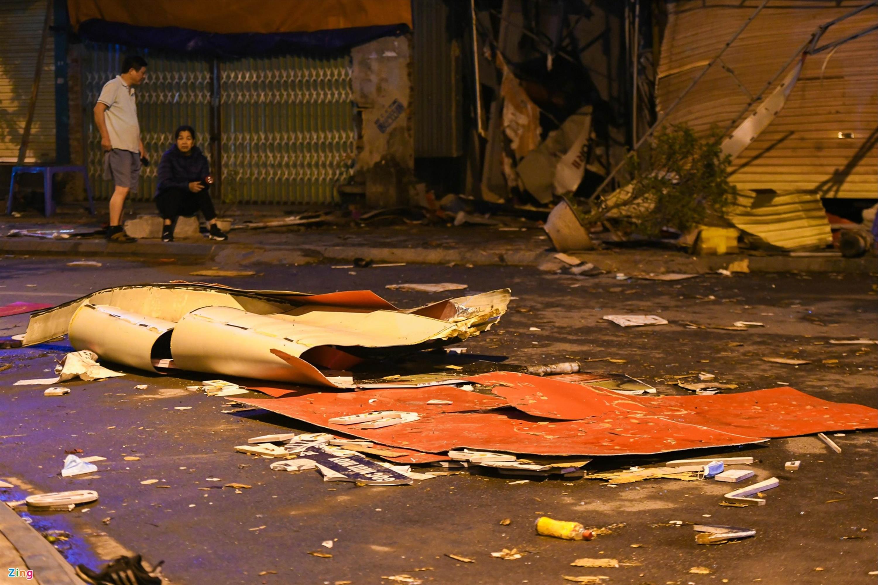 Hiện trường tan hoang sau vụ nổ khiến 3 người bỏng nặng ở Hà Nội-3