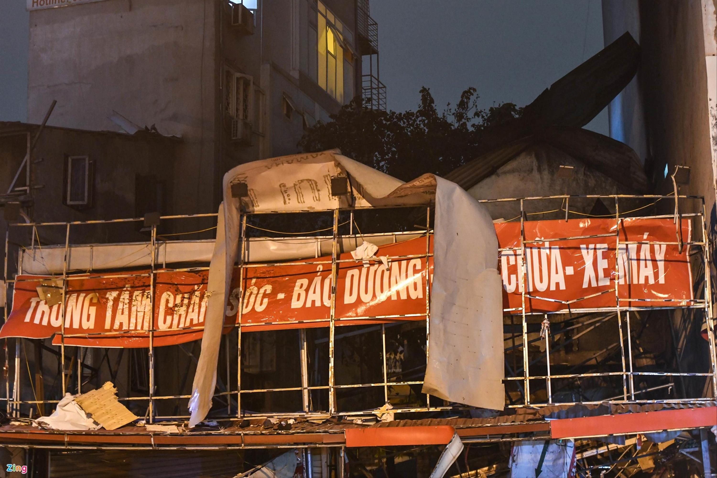 Hiện trường tan hoang sau vụ nổ khiến 3 người bỏng nặng ở Hà Nội-5