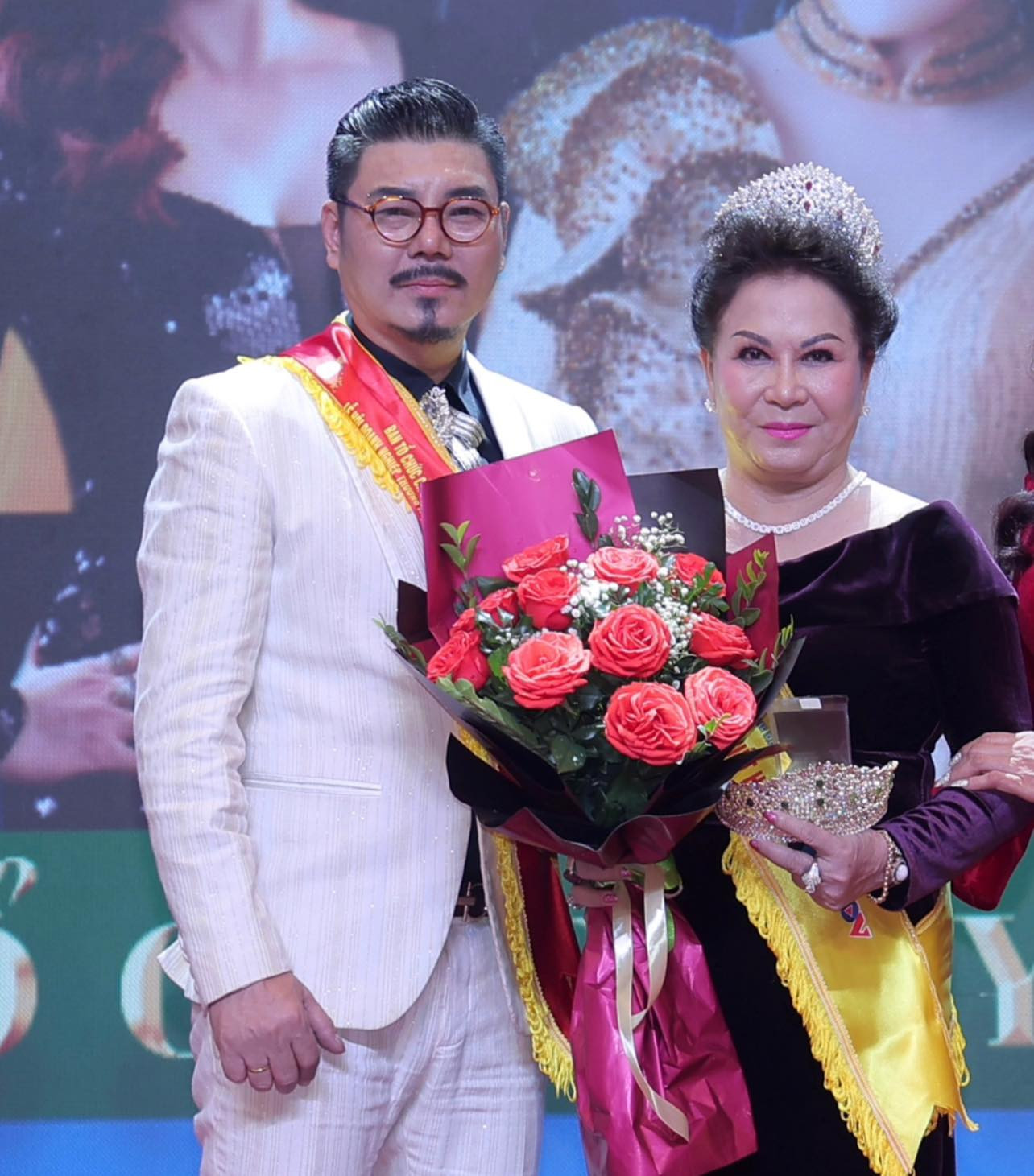 Vụ nhà thơ thế giới Tống Thu Ngân: Thói háo danh quá đà hay bệnh hậu Covid?-1