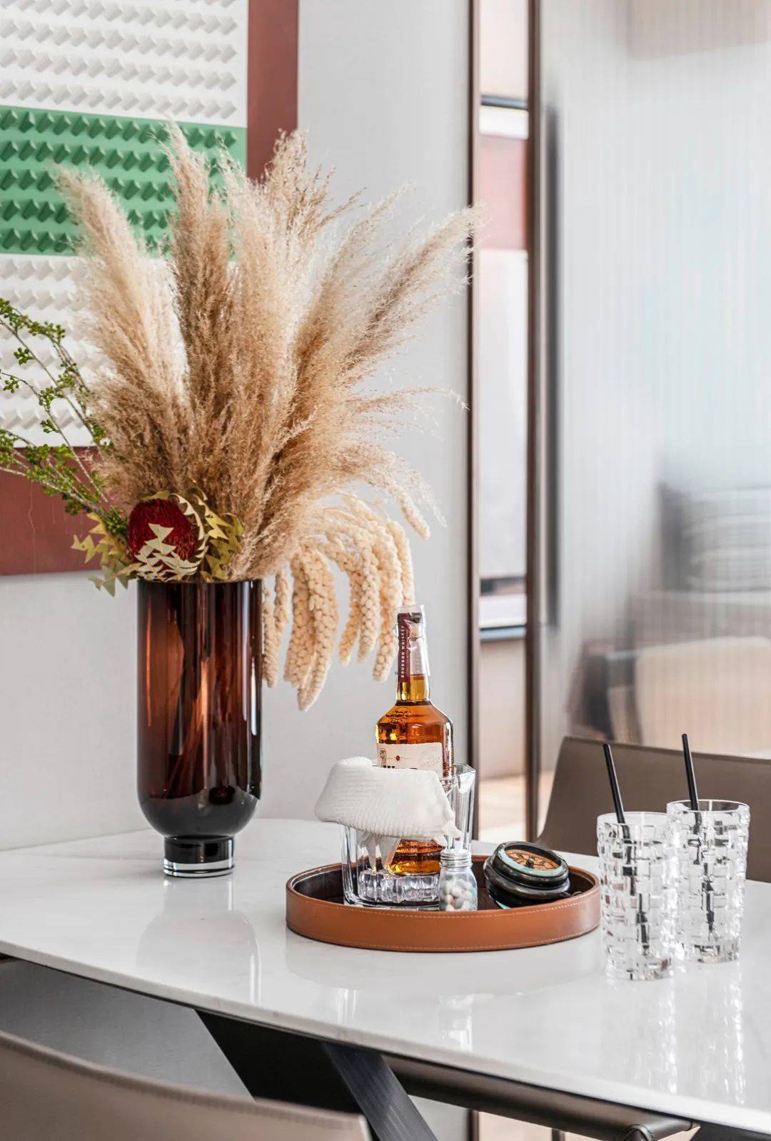 Căn hộ 75m2 phong cách mở với không gian trẻ trung, năng động nhưng vẫn không kém phần sang trọng và ấm áp-3