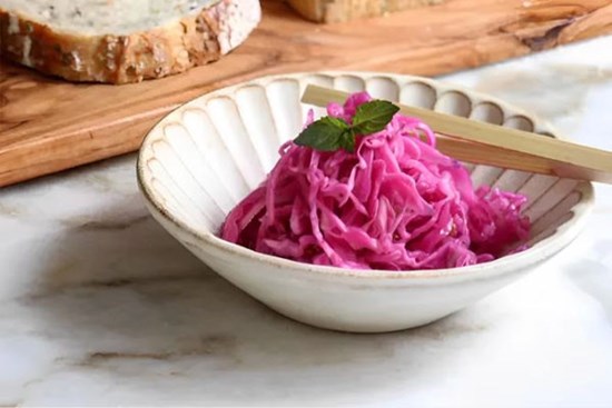 Món ăn chống ngán dịp Tết: Dưa bắp cải tím giòn ngon, lạ miệng