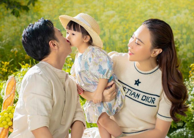 Phương Trinh Jolie giấu bụng bầu với áo 62 triệu giống Đỗ Mỹ Linh-5