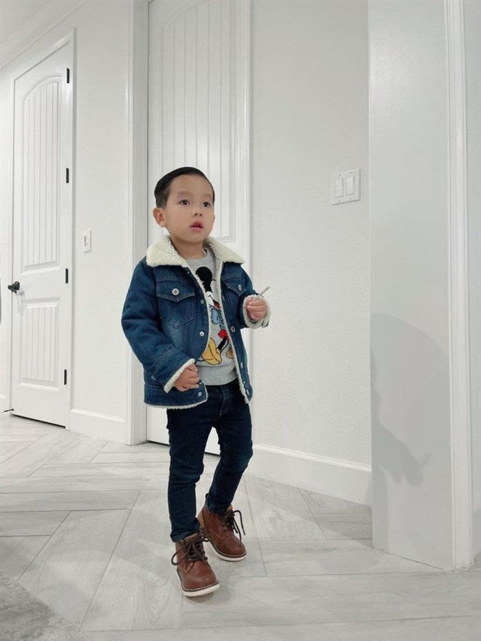 Giàu như Phạm Hương vẫn cho con trai mặc lại đồ cũ trong ngày sinh nhật-4