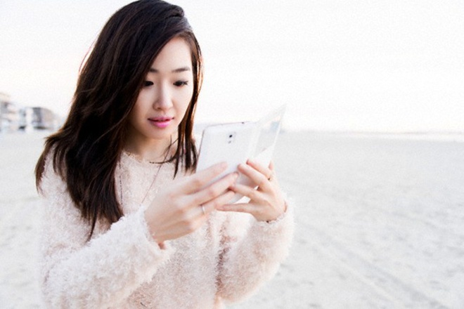 Hí hửng bay về nước dự đám cưới chị họ, nhìn tên chú rể trên thiệp mời tôi trào nước mắt-3