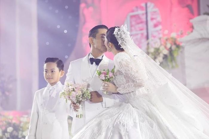 Phan Hiển giải đáp thắc mắc không thấy con gái Anna xuất hiện trong lễ cưới-1