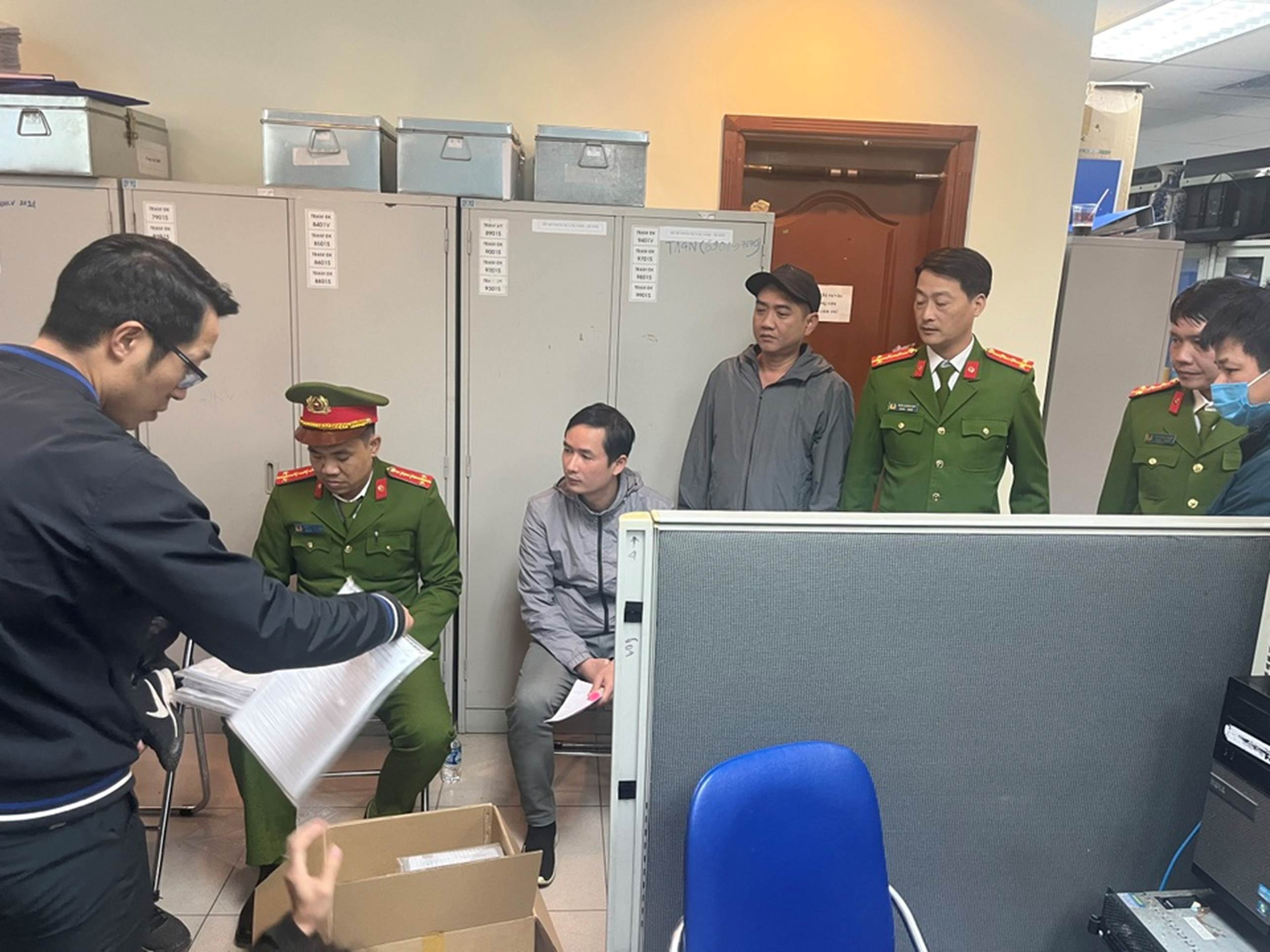 Khám xét tại trụ sở Cục Đăng kiểm Việt Nam-4