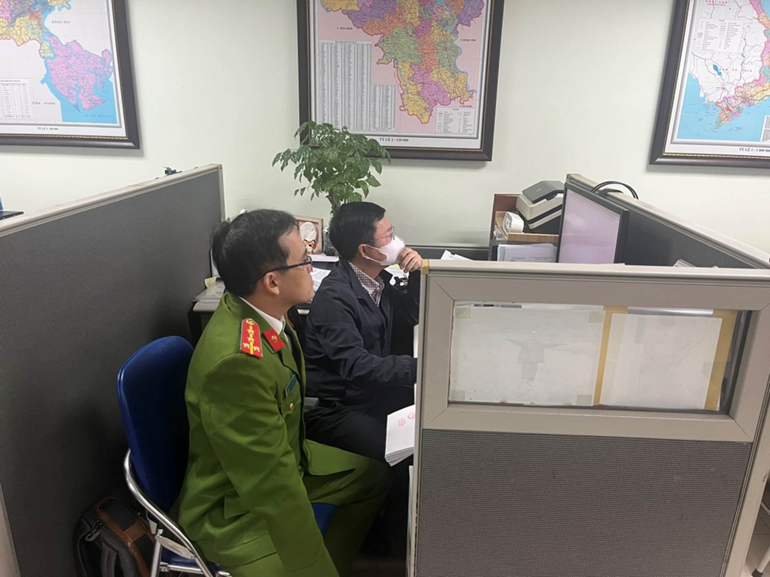 Khám xét tại trụ sở Cục Đăng kiểm Việt Nam-5