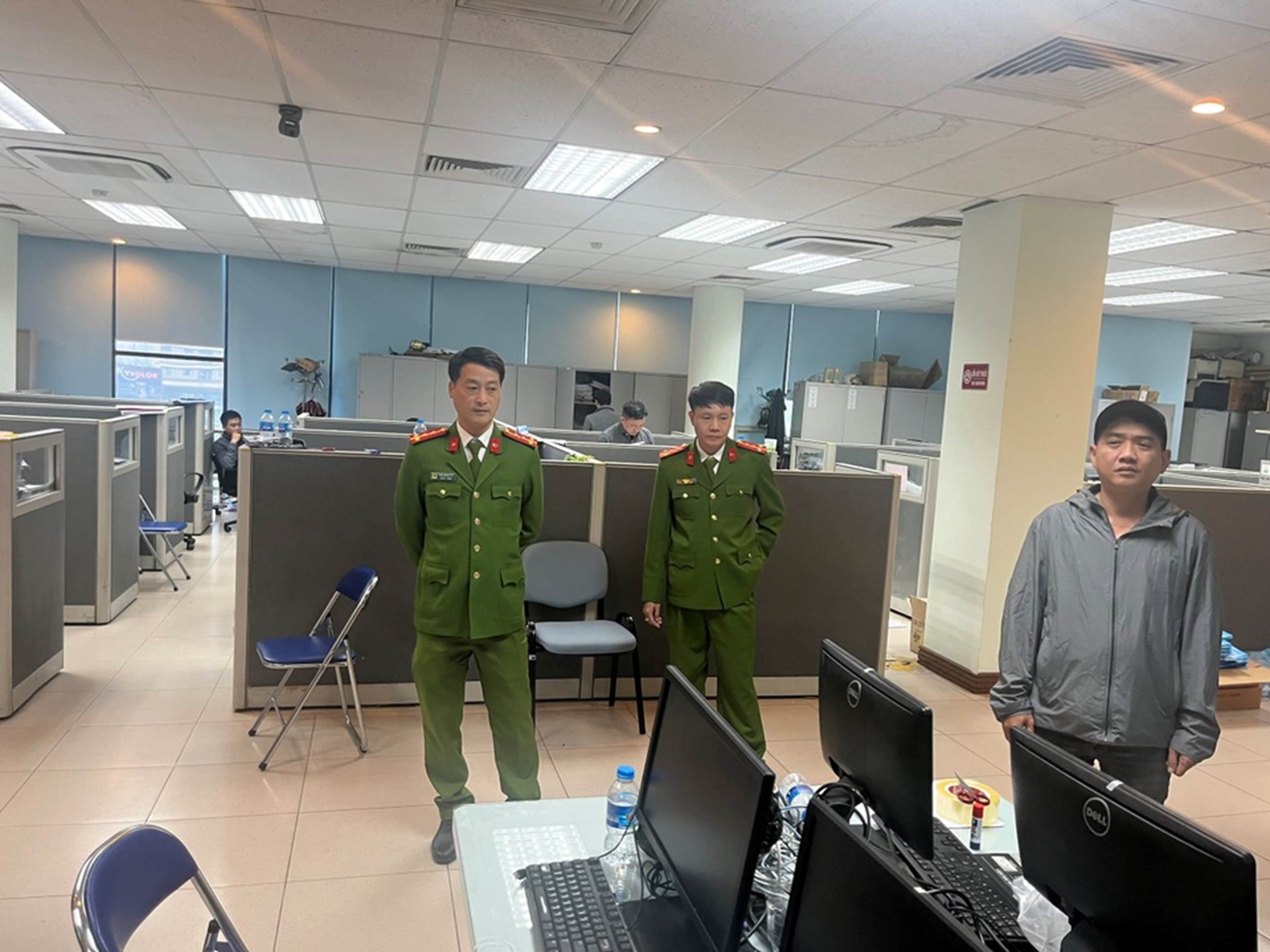 Khám xét tại trụ sở Cục Đăng kiểm Việt Nam-7
