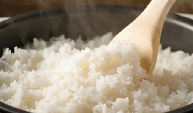 Muốn cơm vừa thơm dẻo, vừa gấp đôi dinh dưỡng, chỉ cần thêm thứ nước giải khát này khi nấu-3