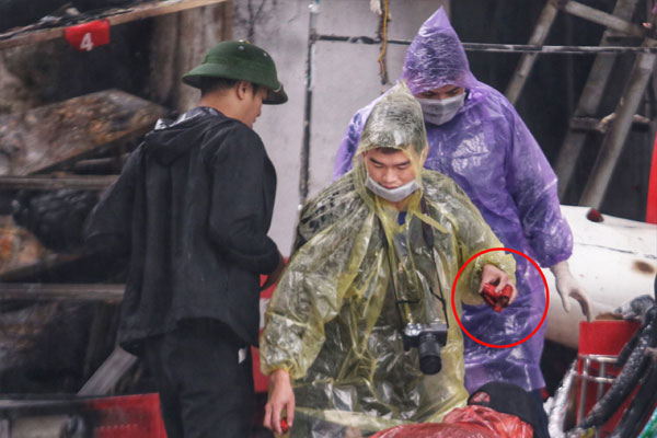 Vụ cháy, nổ lớn ở tiệm sửa chữa xe máy: Lộ pháo nổ giấu trong nhà-1