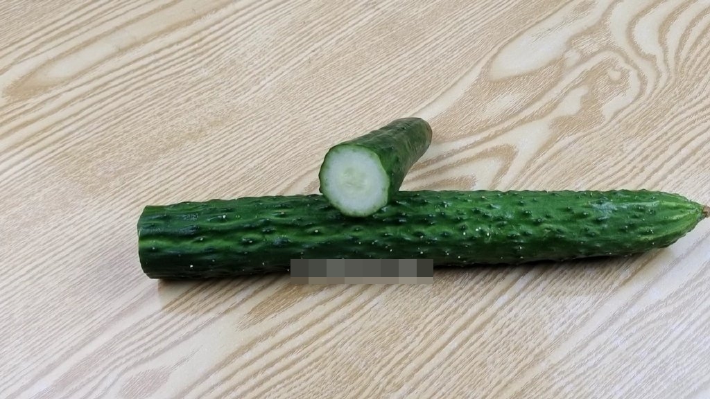 Phần đuôi của quả dưa chuột tưởng bỏ đi, ai ngờ có thể giúp ích rất nhiều cho việc nhà-1