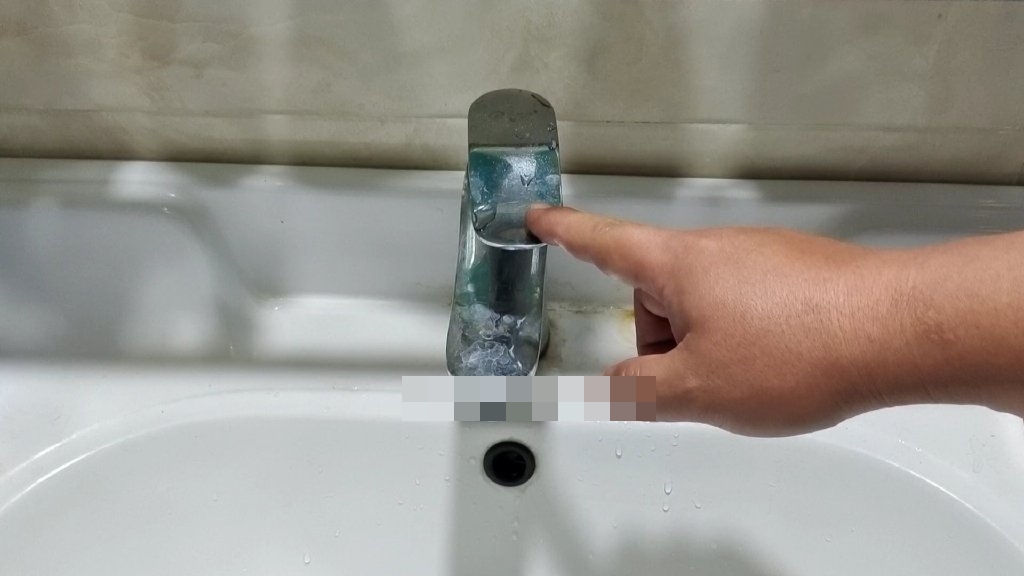 Phần đuôi của quả dưa chuột tưởng bỏ đi, ai ngờ có thể giúp ích rất nhiều cho việc nhà-6