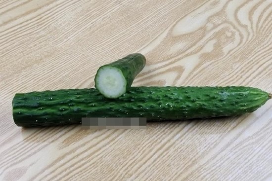 Phần đuôi của quả dưa chuột tưởng bỏ đi, ai ngờ có thể giúp ích rất nhiều cho việc nhà