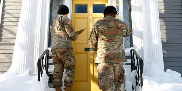 Vệ binh Mỹ gõ cửa từng nhà tìm thi thể ở Buffalo-1