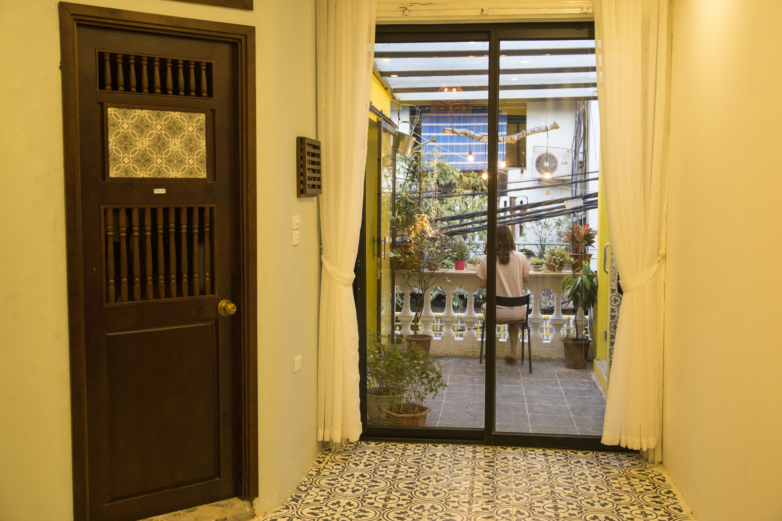 Chi 300 triệu cải tạo nhà kho ở phố cổ Hà Nội thành căn hộ đẹp, sang trọng-32