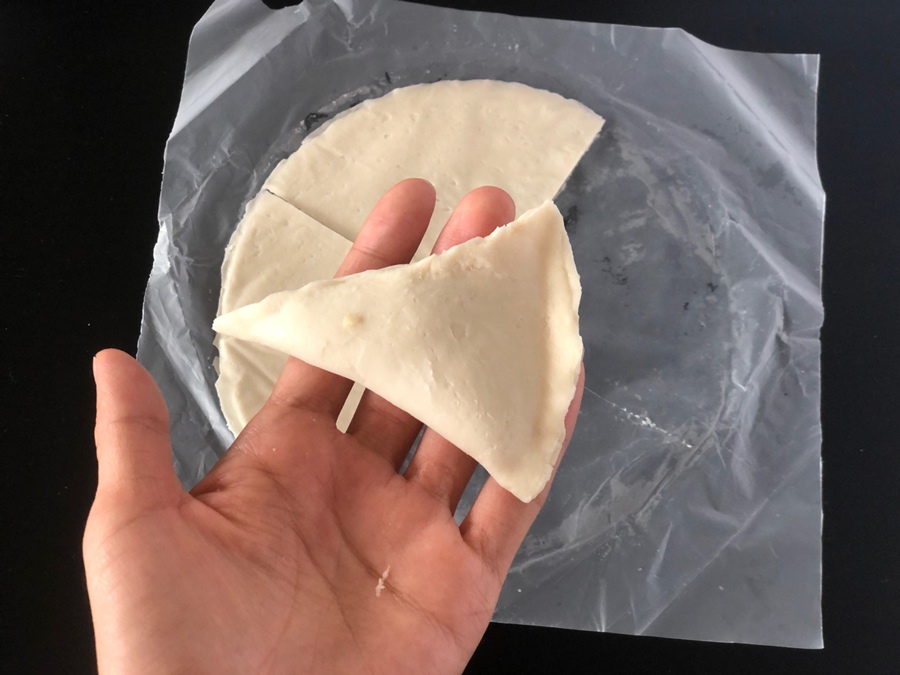 Dùng nồi chiên không dầu làm bánh chuối thơm giòn, trời lạnh ăn thì quá hợp!-4