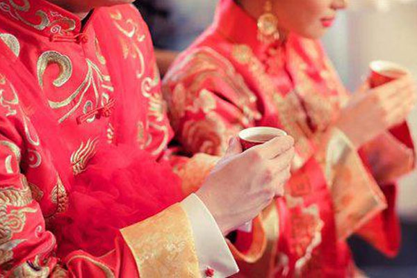 Cháu gái hỏi nên kết hôn vì tình hay vì tiền, câu trả lời của bà ngoại gây bất ngờ-1