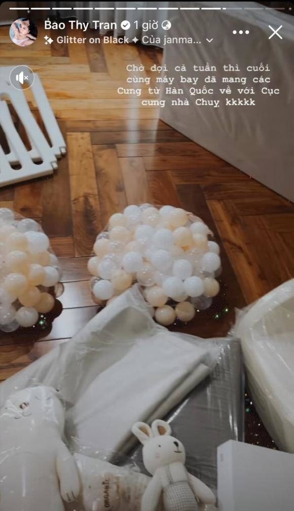 Con trai Bảo Thy chuẩn rich kid sinh ra từ trứng nước, đeo kính đôi hàng hiệu chục triệu với mẹ-6