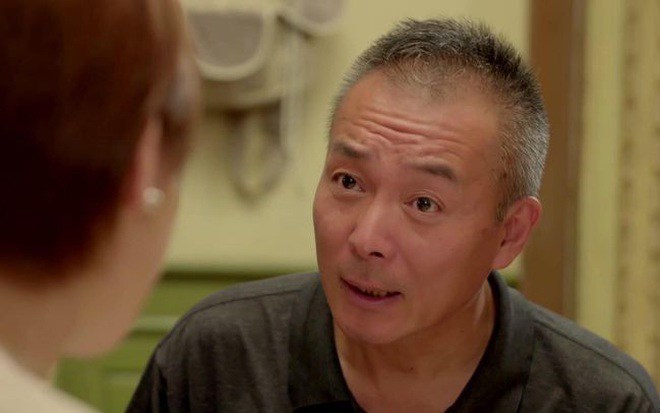 Chăm vợ bị liệt 5 năm, một lần đi làm quên đồ nên về lấy, mở cửa ra tôi đứng không vững-1