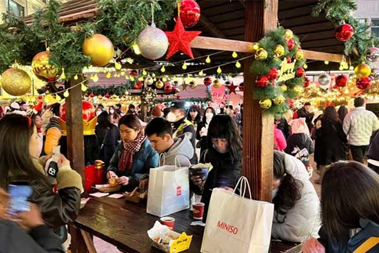 Nhịp sống tại Trung Quốc sau quyết định mở cửa hoàn toàn
