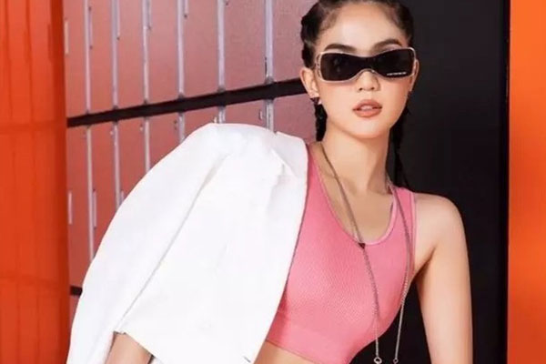 Ngọc Trinh tiếp tục bị chê sau pha lên đồ với chiếc áo 10cm và tóc tém-11