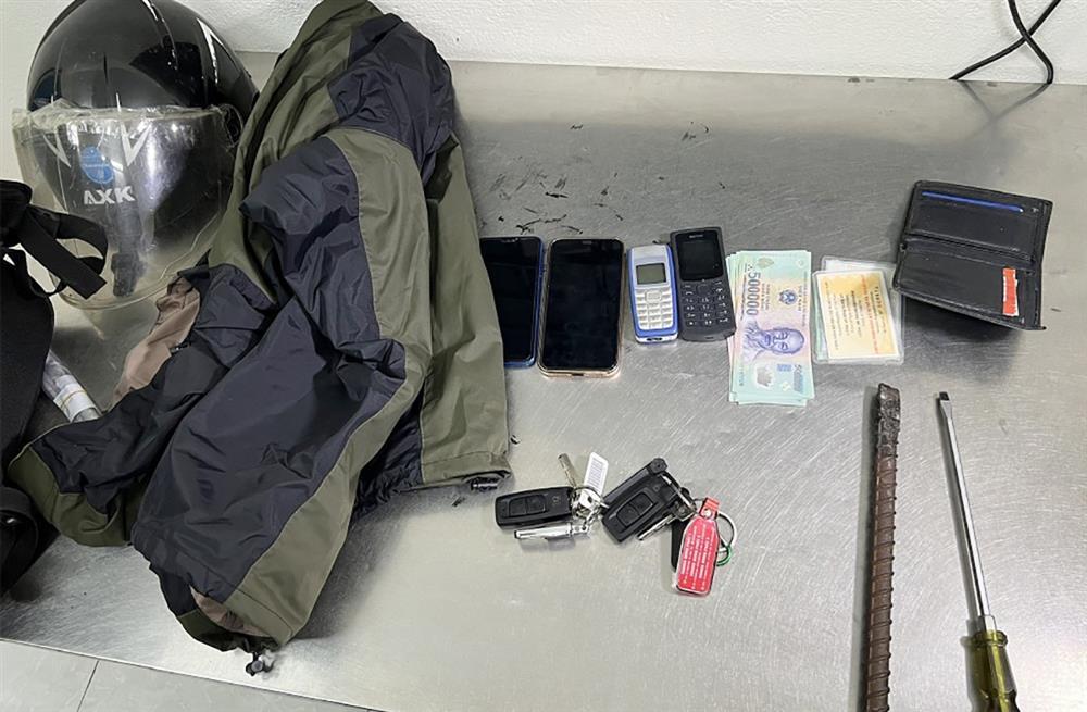 Chân dung 2 kẻ phá két sắt khu di tích trộm tiền công đức-2