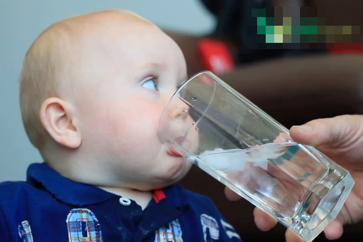 Nước dừa có an toàn cho trẻ không? Trẻ mấy tháng có thể uống được nước dừa?-3