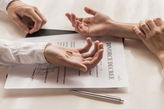 Rút đơn ly hôn vì được chồng chăm sóc khi mắc Covid-19