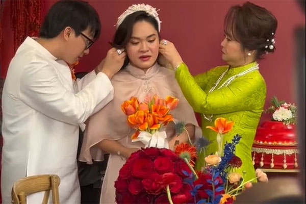 Ôm tạm biệt cha trước khi lên xe hoa về nhà chồng, cô dâu khiến nhiều người nức nở khóc theo-4