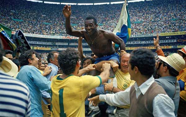 Vua Pele qua đời, thế giới bóng đá thổn thức-11