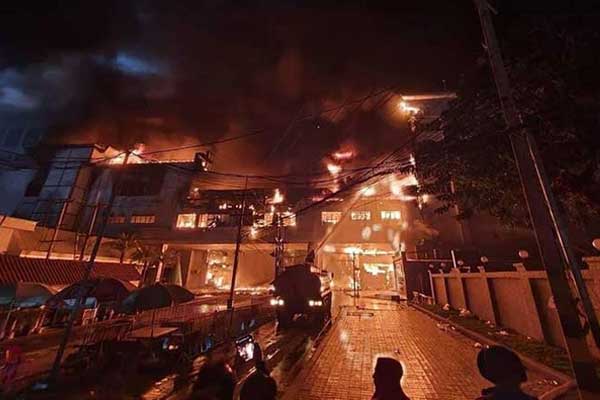 Số người thương vong trong vụ cháy casino ở Campuchia lên tới gần 100 người-4