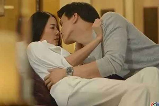 Cả nể, tôi mất vợ vào tay ông hàng xóm độc thân 'tốt bụng'