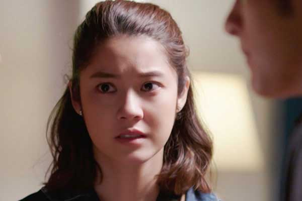 Trong đám cưới, mẹ chồng xếp bố mẹ tôi ngồi&nbsp;vào góc, tôi bưng trà lên nói gì đó khiến bà mất mặt-2