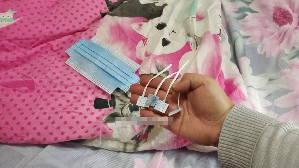 Ruột chăn bông xô lệch trong vỏ gây khó chịu, chỉ cần một chiếc khẩu trang sẽ giải quyết mọi rắc rối-3