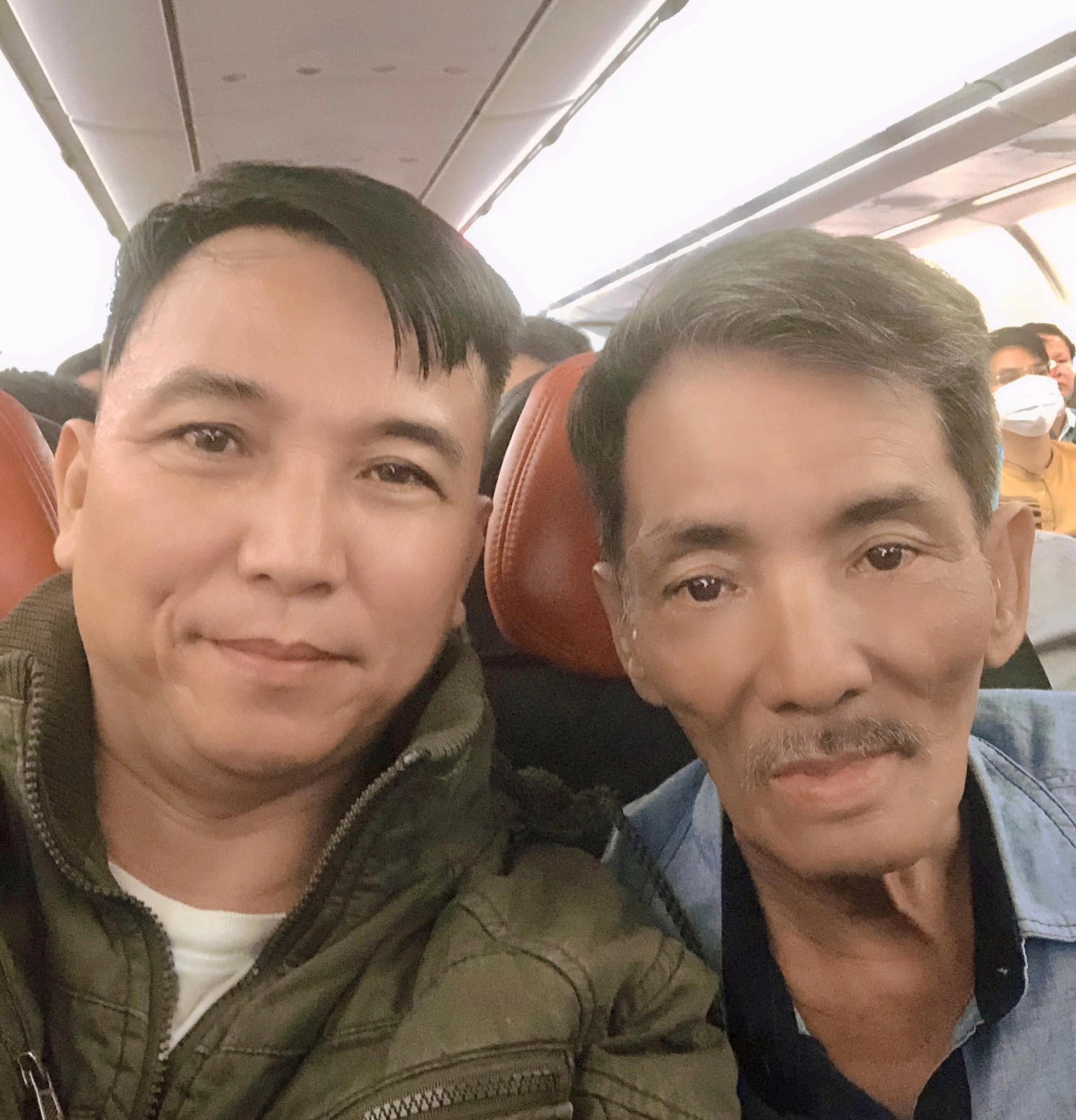 Hình ảnh hiện tại của nghệ sĩ Thương Tín sau vụ ngã xe ngồi thất thần trên cầu-2