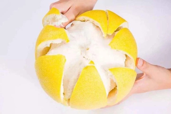 Mua bưởi chọn quả tròn hay quả nhọn: Người bán chỉ 4 mẹo nhìn sơ là biết bưởi ngọt, vỏ mỏng, mọng nước-4