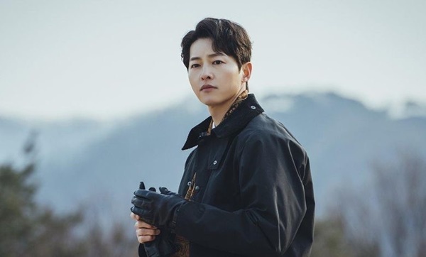 Những lùm xùm bủa vây ‘bạn gái tin đồn’ của Song Joong Ki-1