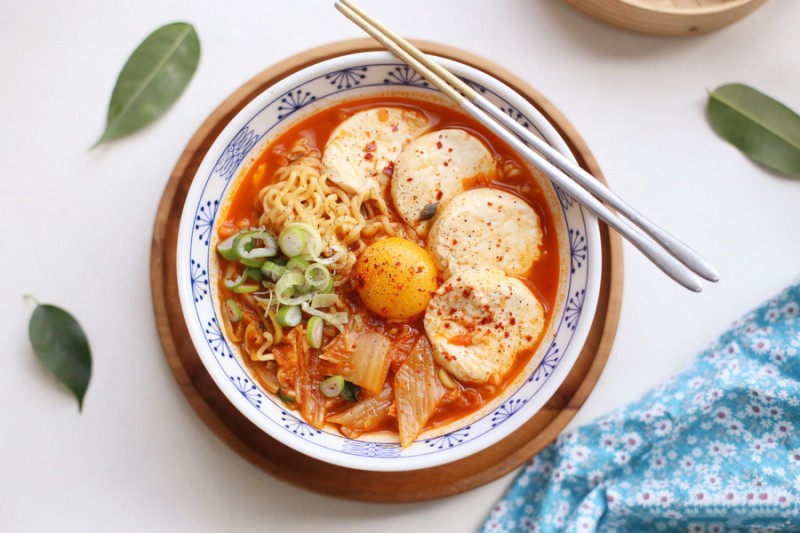 Trời lạnh ăn gì? Mì kim chi nóng hổi nấu dễ mà ăn siêu ngon!-8