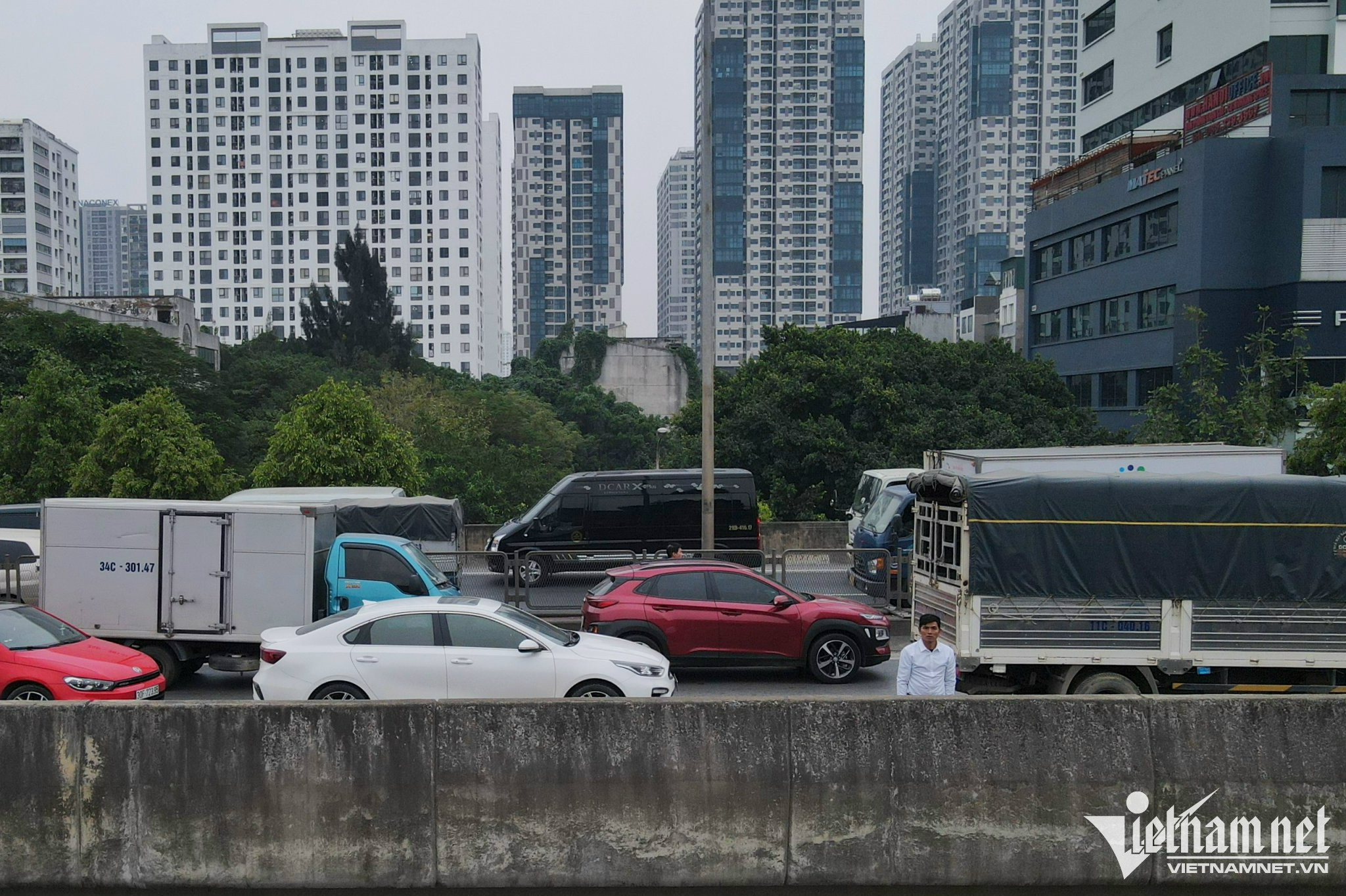 Chật vật rời thủ đô về quê ngày đầu nghỉ Tết Dương lịch-9