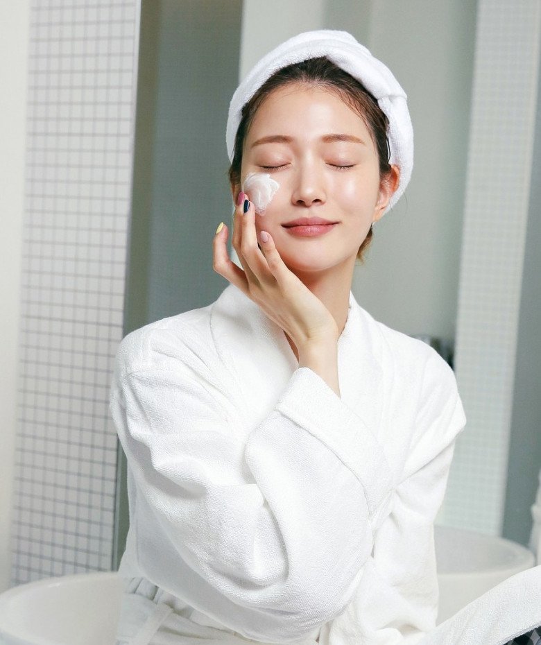 Dưỡng da đắt đỏ mỗi đêm nhưng làn da vẫn xuống cấp, đó là vì chị em đã mắc 5 lỗi sai tày đình-1
