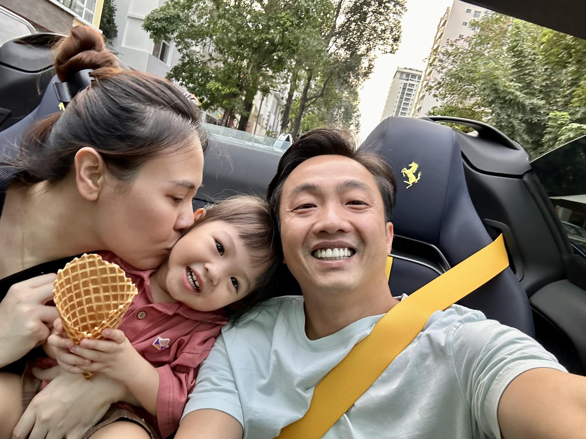 Cường Đô la đăng ảnh siêu xe 40 tỷ, nói 1 câu về vợ gây chú ý-1