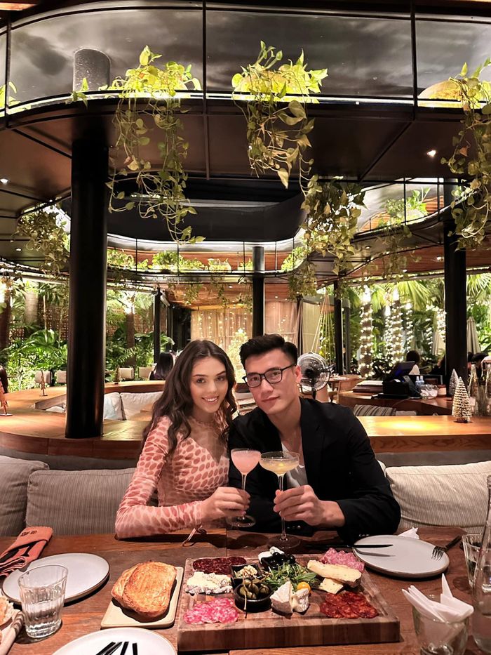 Vợ mẫu Tây và Bùi Tiến Dũng hạnh phúc ngọt ngào bên con trai-9