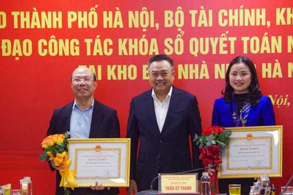 Chủ tịch UBND Thành phố Trần Sỹ Thanh thăm, động viên các đơn vị thực hiện công tác khóa sổ, quyết toán cuối năm-2