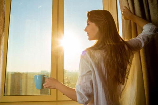 3 việc phụ nữ cần làm ngay khi thức dậy để đẩy lùi lão hóa
