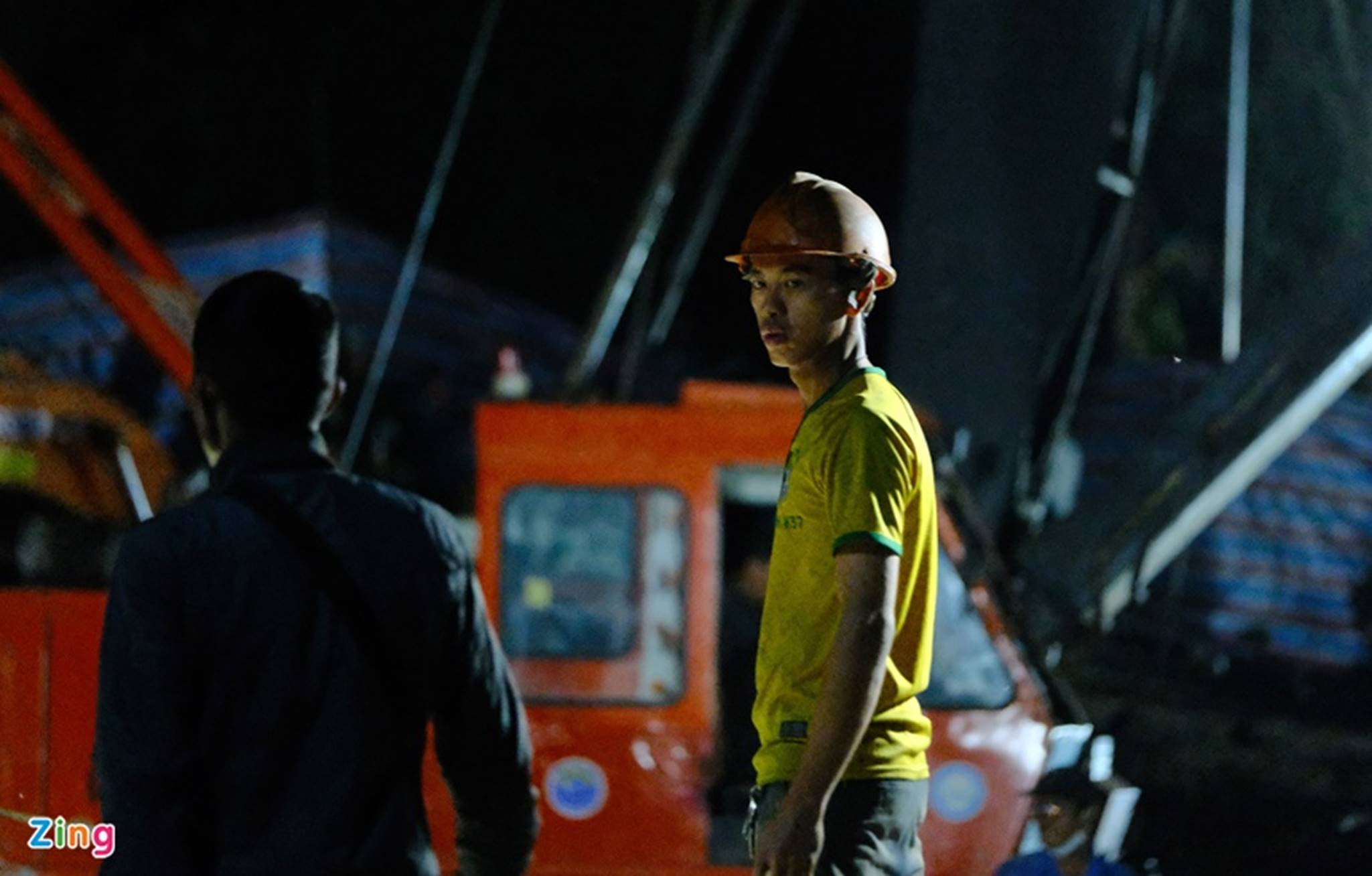 Tạm ngừng cứu hộ bé trai bị rơi xuống trụ bê tông-2